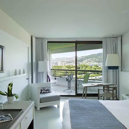 Отель Pullman Cannes Мандельё-ла-Напуль