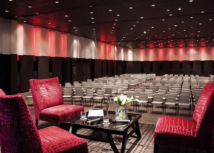 Pullman Cannes Отель Мандельё-ла-Напуль