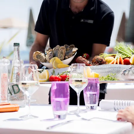 ホテル Pullman Cannes 4*