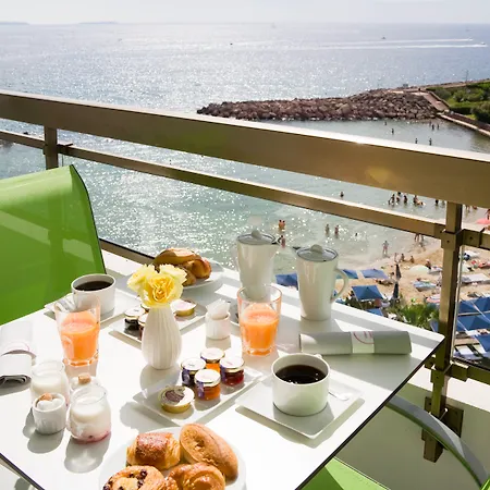 ホテル Pullman Cannes 4*