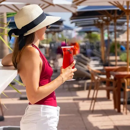 ホテル Pullman Cannes 4*