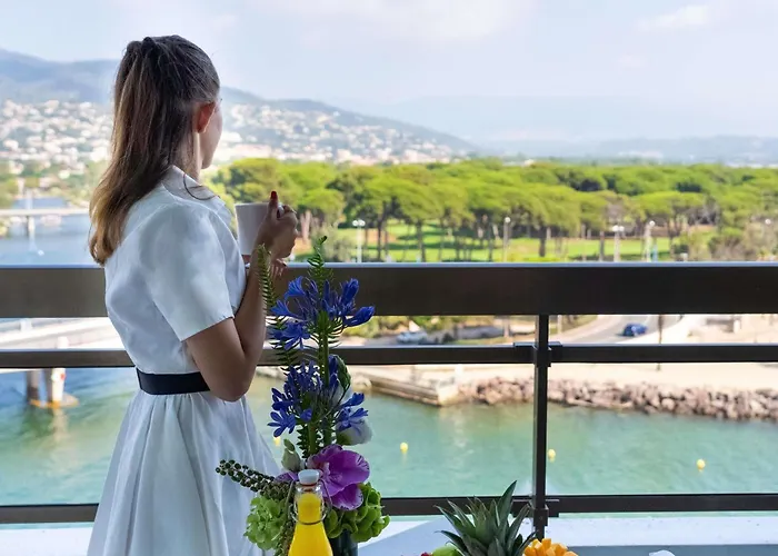 Pullman Cannes Szálloda 4*